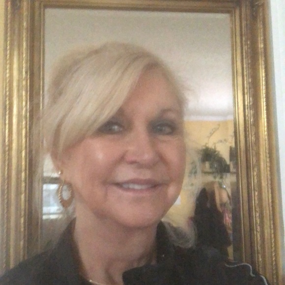 Meet your Posher, Rebecca - Picture 1 of 2